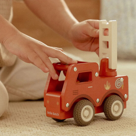 Houten brandweerwagen &ndash; Rood &ndash; Essentials - Little Dutch