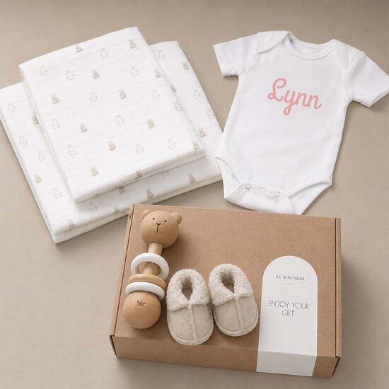 Kraamcadeau box met naam - Babyslofjes