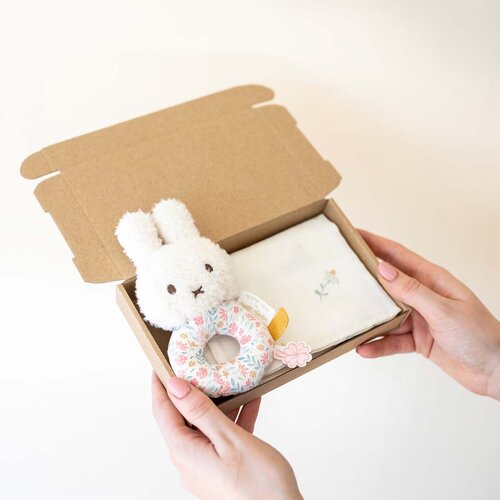 Brievenbus cadeau -  Nijntje rammelaar